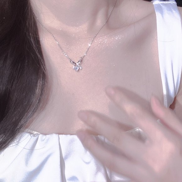 Bow Zircon Necklace - Picture 5 of 16